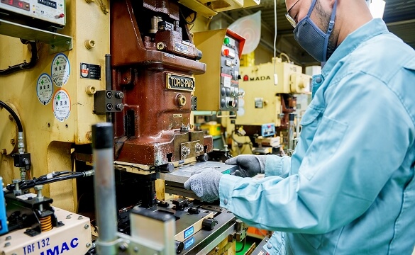 曲げ・穴あけ加工